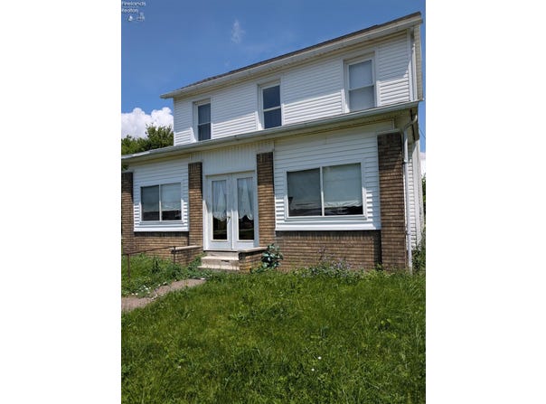 222 W EIGHTH Avenue, Tiffin, OH 44883