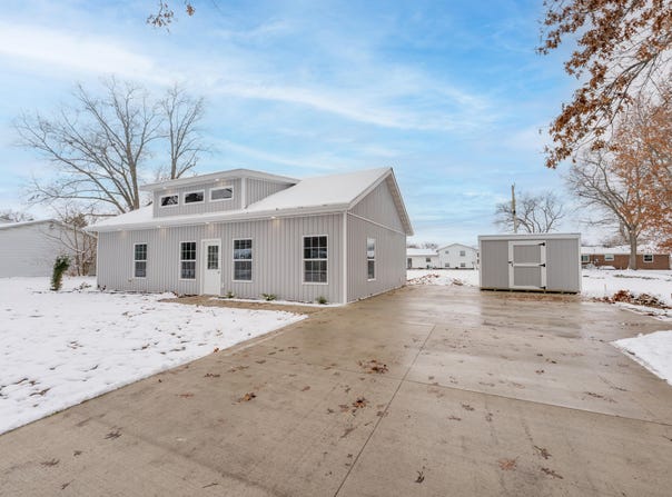 129 Middle Street, Three Rivers, MI 49093