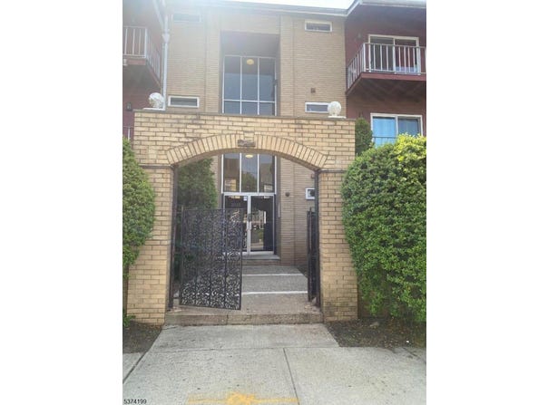 1018 Stuyvesant Ave, Irvington Twp., NJ 07111-1133