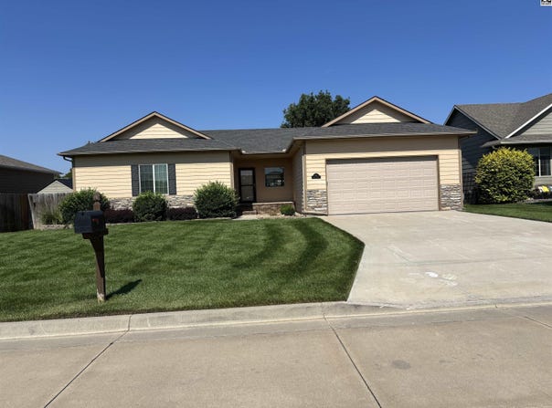 616 Dull Knife Dr, McPherson, KS 67460