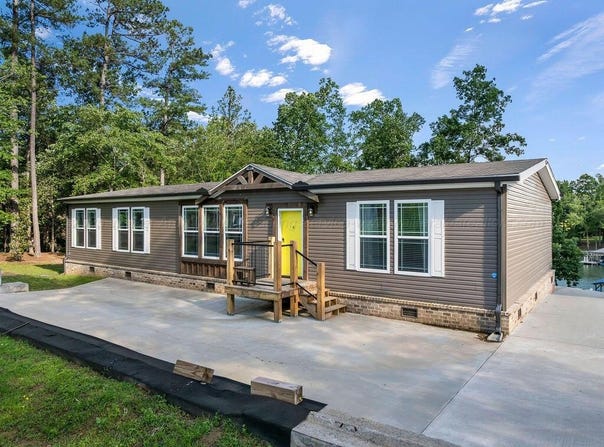 940 E LAKESHORE Dr, Double Springs, AL 35553