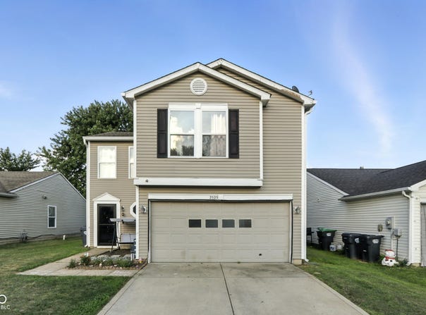 2525 Summerwood Lane, Greenwood, IN 46143
