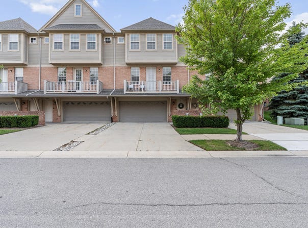 56643 Sunset Drive, Shelby Twp, MI 48316