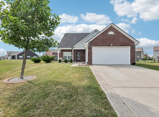 2302 Ashton Lane, Greenwood, IN 46143
