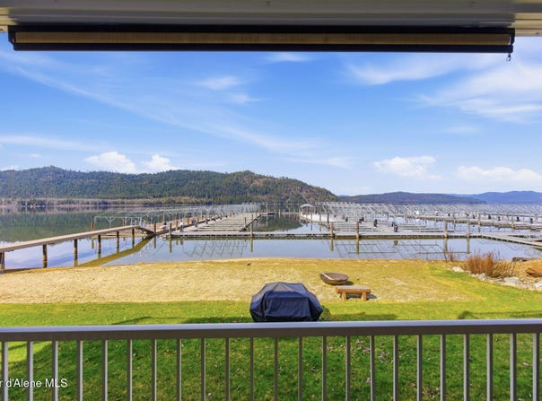 328 Bayview Dr, Coolin, ID 83821