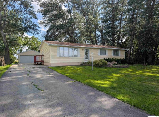 16121 34th St, MASON CITY, IA 50401