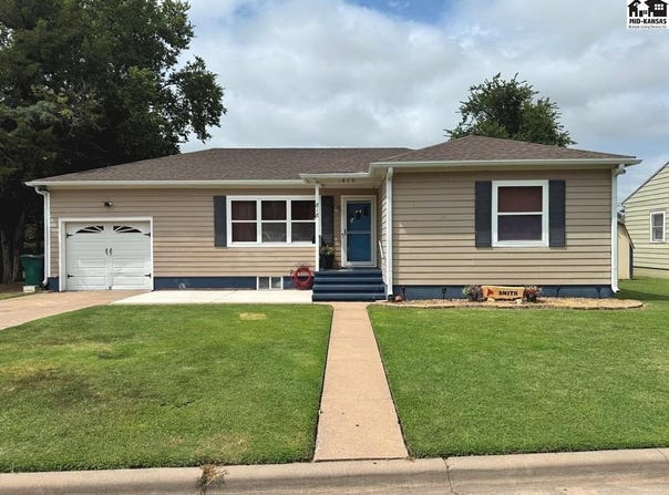 818 Starks Drive, Larned, KS 67550