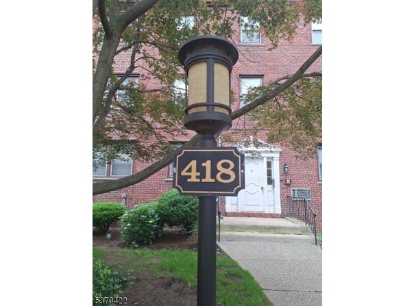 418 Main St, Fort Lee Boro, NJ 07024-2825