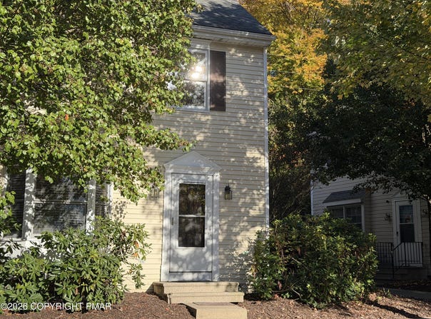 116 Eaglesmere Circle, East Stroudsburg, PA 18301