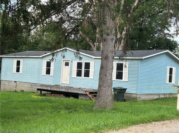 90 Van Sant Street, South Zanesville, OH 43701