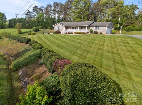 35 Clayton Drive, Weaverville, NC 28787