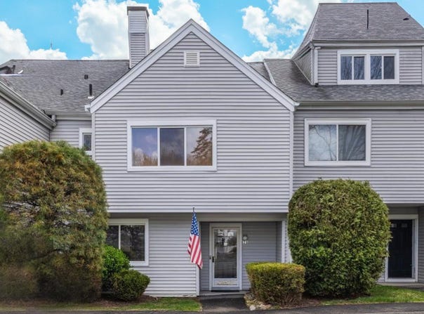 71 Country Place, Shelton, CT 06484