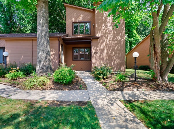 1718 Earthstone Drive, Valparaiso, IN 46383