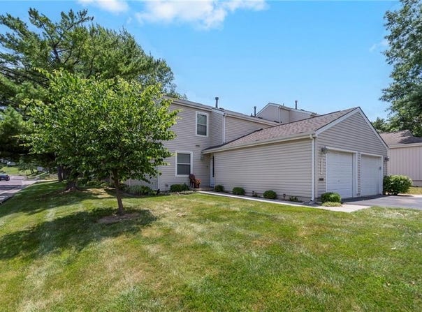 8598 W 108 Place, Overland Park, KS 66210