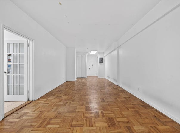142-05 Roosevelt Ave, Flushing, NY 11354