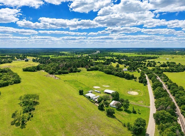 405 Old Highway 20, McDade, TX 78650
