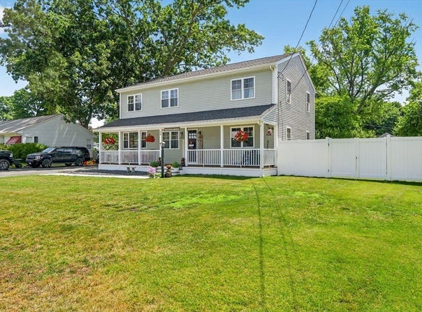 29 Edgemere Dr, Seekonk, MA 02771