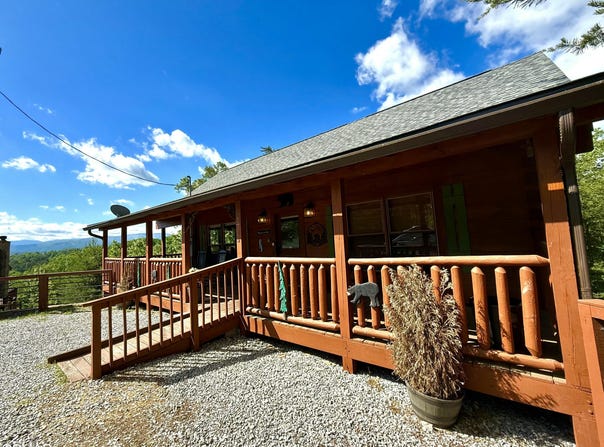 1713 Bear View Rd, Sevierville, TN 37876