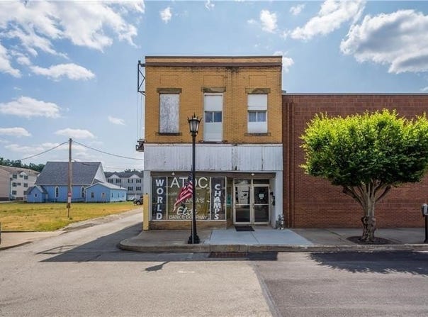 242 Wood Street, California, PA 15419
