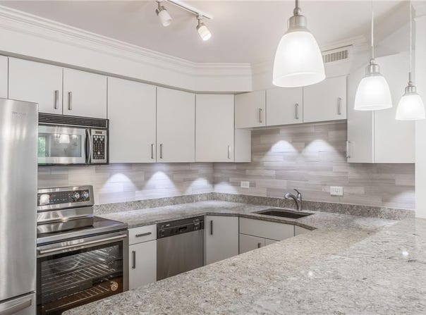 310 W 49th Street, Kansas City, MO 64112