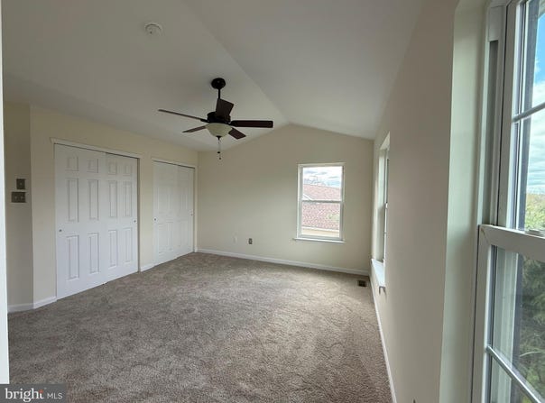 6013 SPLIT LOG DRIVE, PIPERSVILLE, PA 18947