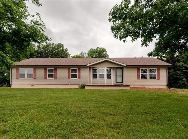 3505 N Woodbine Road, St Joseph, MO 64505