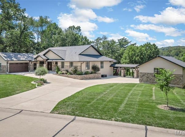 940 Woodway Drive, Fenton, MO 63026