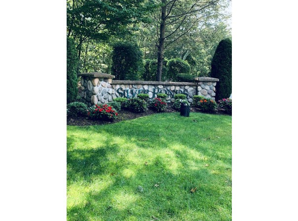 72 Fox Court, Manorville, NY 11949