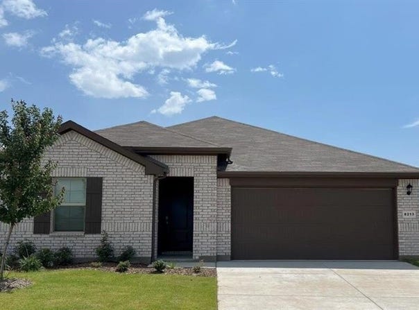 8213 BELTMILL Parkway, Fort Worth, TX 76131