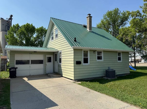216 4th Street East, BOTTINEAU, ND 58318