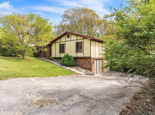 2137 Highview Drive, Morristown, TN 37813
