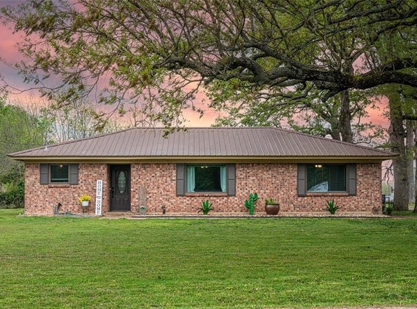 1017 County Road 15390, Deport, TX 75435