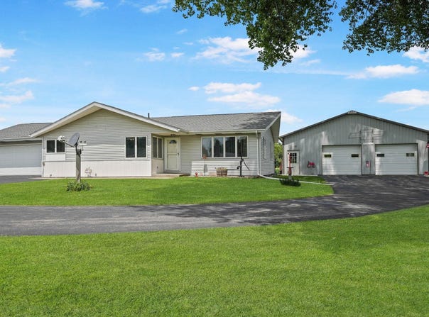 16707 Hwy 57, Aplington, IA 50604