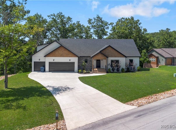 182 Oakmont Avenue, Lake Ozark, MO 65049