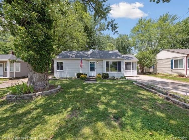 7447 Crissman Street, Utica, MI 48317