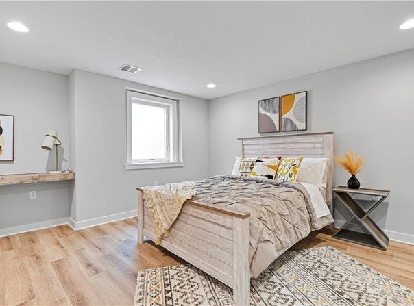 22176 W 94th Terrace, Lenexa, KS 66220