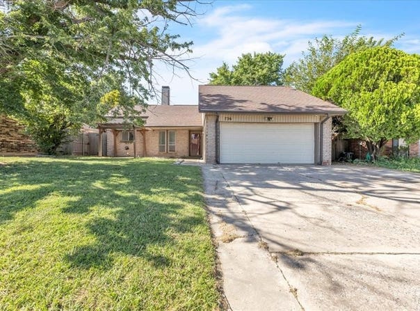 736 Mabel C Fry Boulevard, Yukon, OK 73099