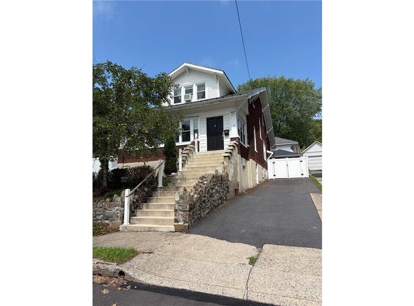 7 E Plainfield, Pen Argyl Boro, PA 18072