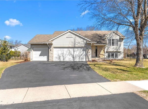 2829 90th Lane NE, Blaine, MN 55449