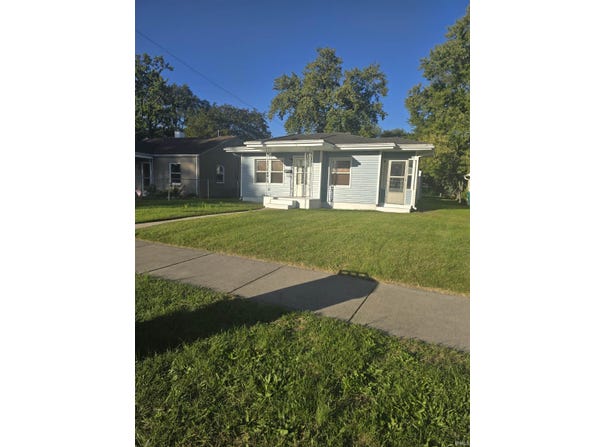 921 Carlton Street, Mishawaka, IN 46544-4557