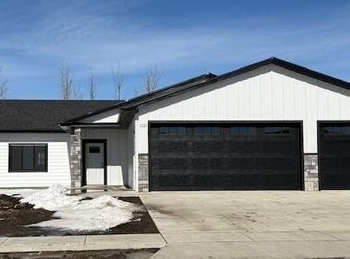 1121 NE 34th Avenue, Aberdeen, SD 57401