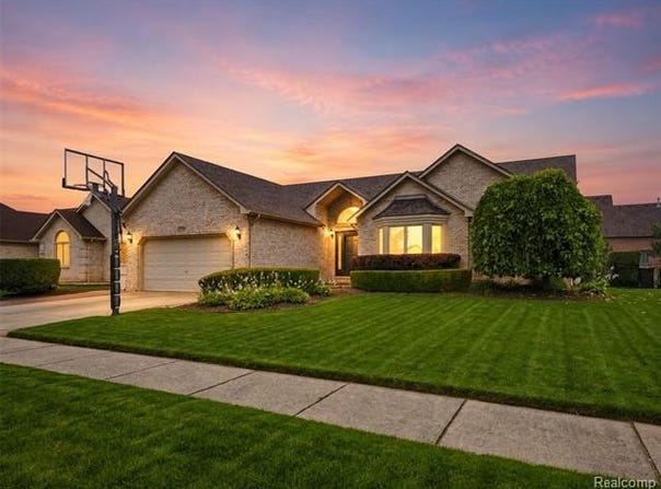 47676 Sandy Ridge Drive, Macomb Twp, MI 48044