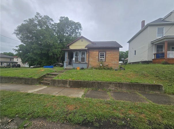 24 Maple Avenue SE, Massillon, OH 44646