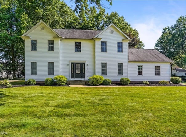 301 Hilltop Boulevard, Canfield, OH 44406