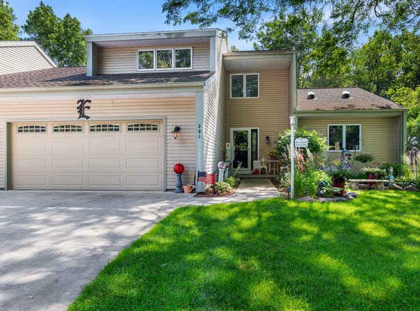 800 Stoney Brook Dr, Manitowoc, WI 54220