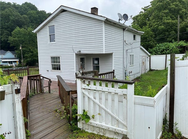 402 N 10th St, Apollo Boro, PA 15613