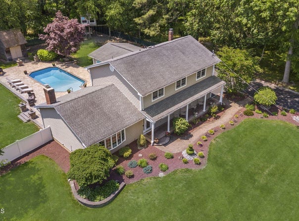 8 Garvey Drive, Monroe, NJ 08831