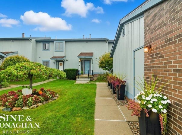 1715 River Road, Saint Clair, MI 48079