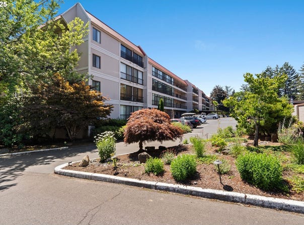 45 EAGLE CREST DR, Lake Oswego, OR 97035