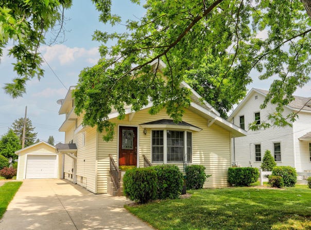 43 W Cherry Avenue, Zeeland, MI 49464